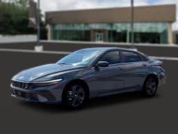 Hyundai Elantra SEL Sport Premium Sedan 2026 — side view