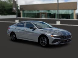 Hyundai Elantra SEL Sport Premium Sedan 2026 — side view