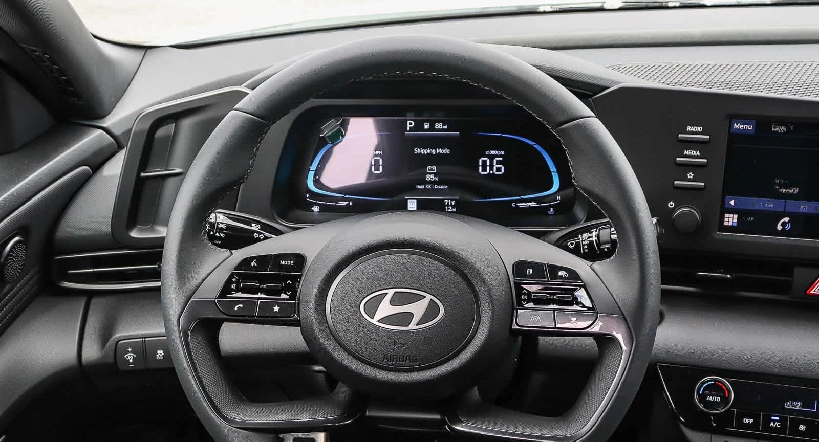 Hyundai Elantra SEL Sport Premium IVT 2026 — side view