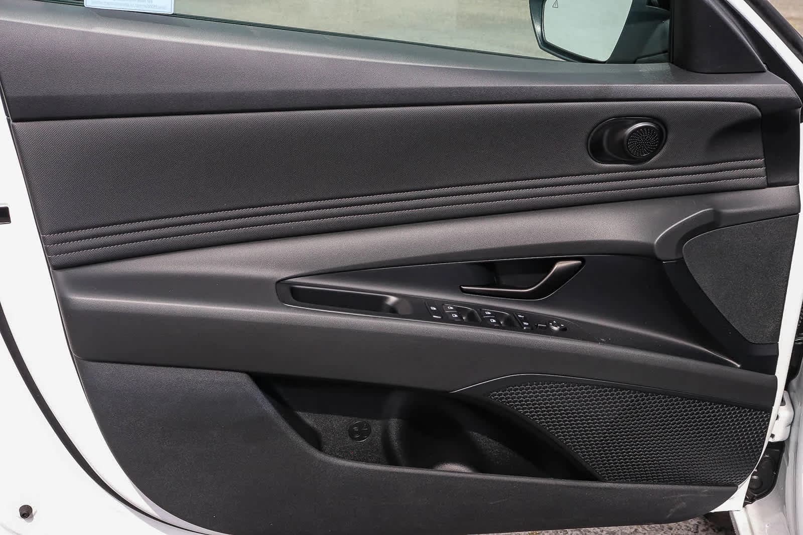 Hyundai Elantra SEL Sport Premium IVT 2026 — side view