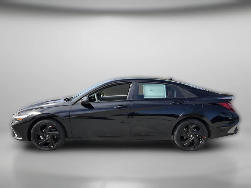 Hyundai Elantra SEL Sport Premium Sedan 2026 — side view