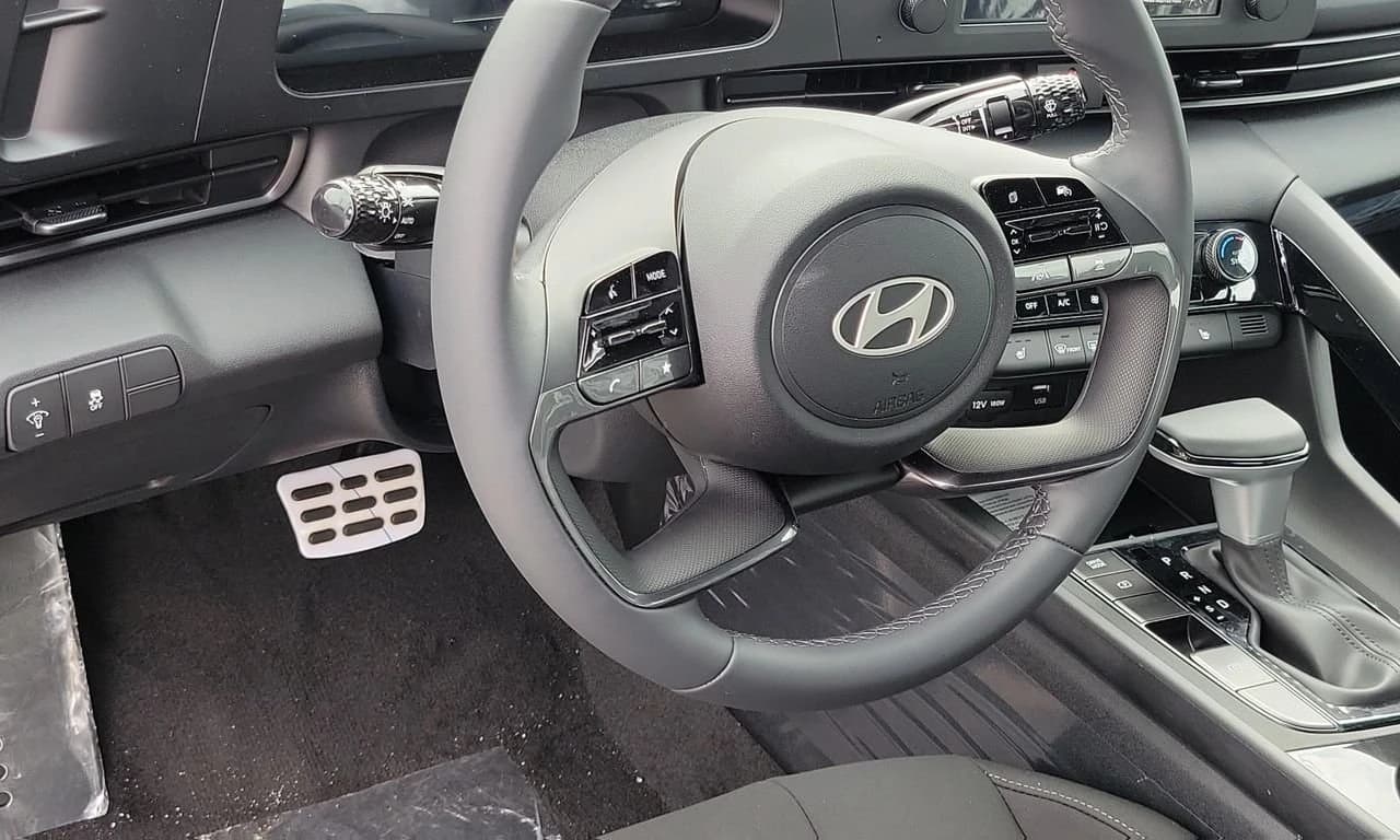 Hyundai Elantra SEL Sport Premium IVT 2026 — side view