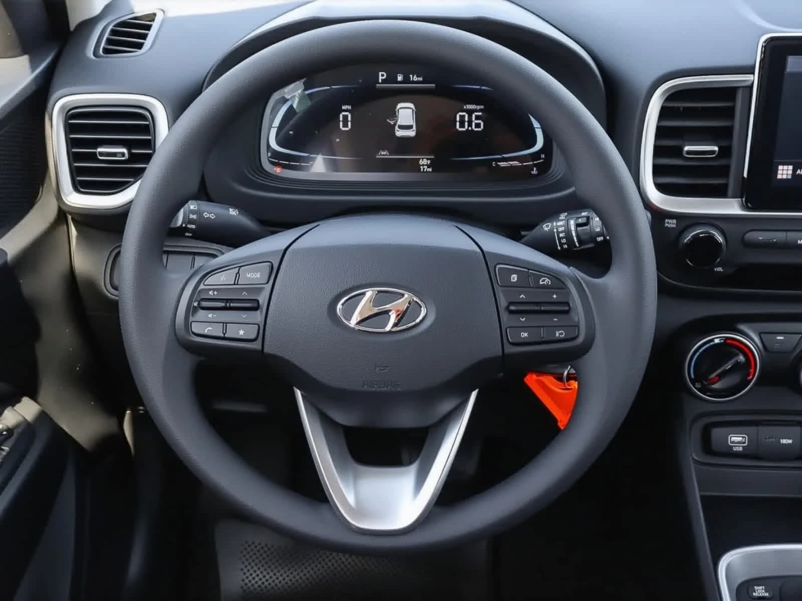 Hyundai Venue SE FWD 2026 — side view