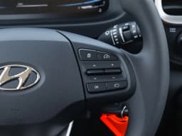 Hyundai Venue SE FWD 2026 — side view