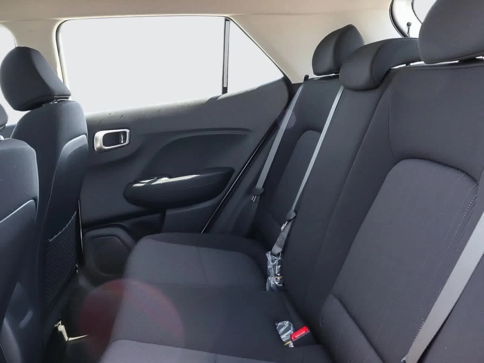 Hyundai Venue SE FWD 2026 — side view