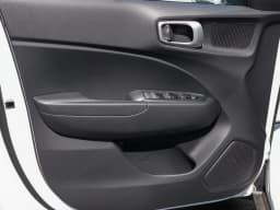 Hyundai Venue SE FWD 2026 — side view