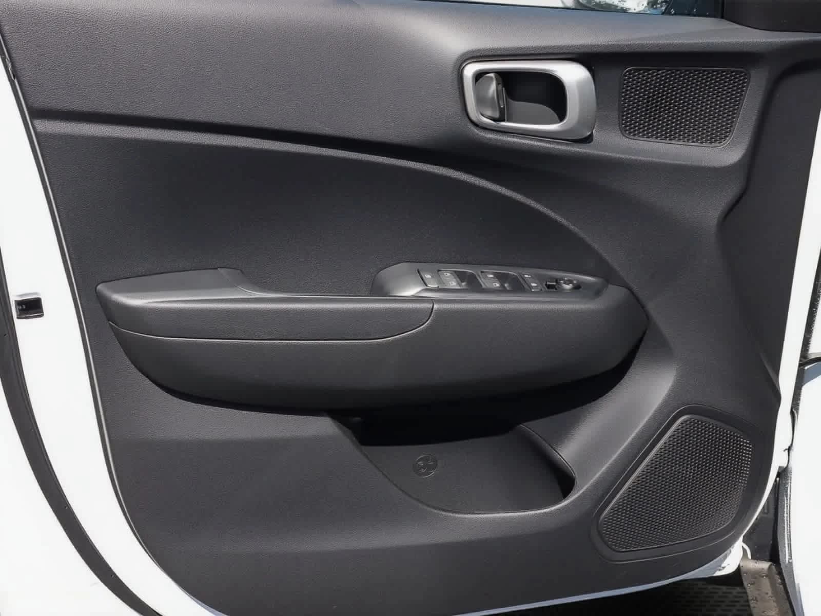 Hyundai Venue SE FWD 2026 — side view