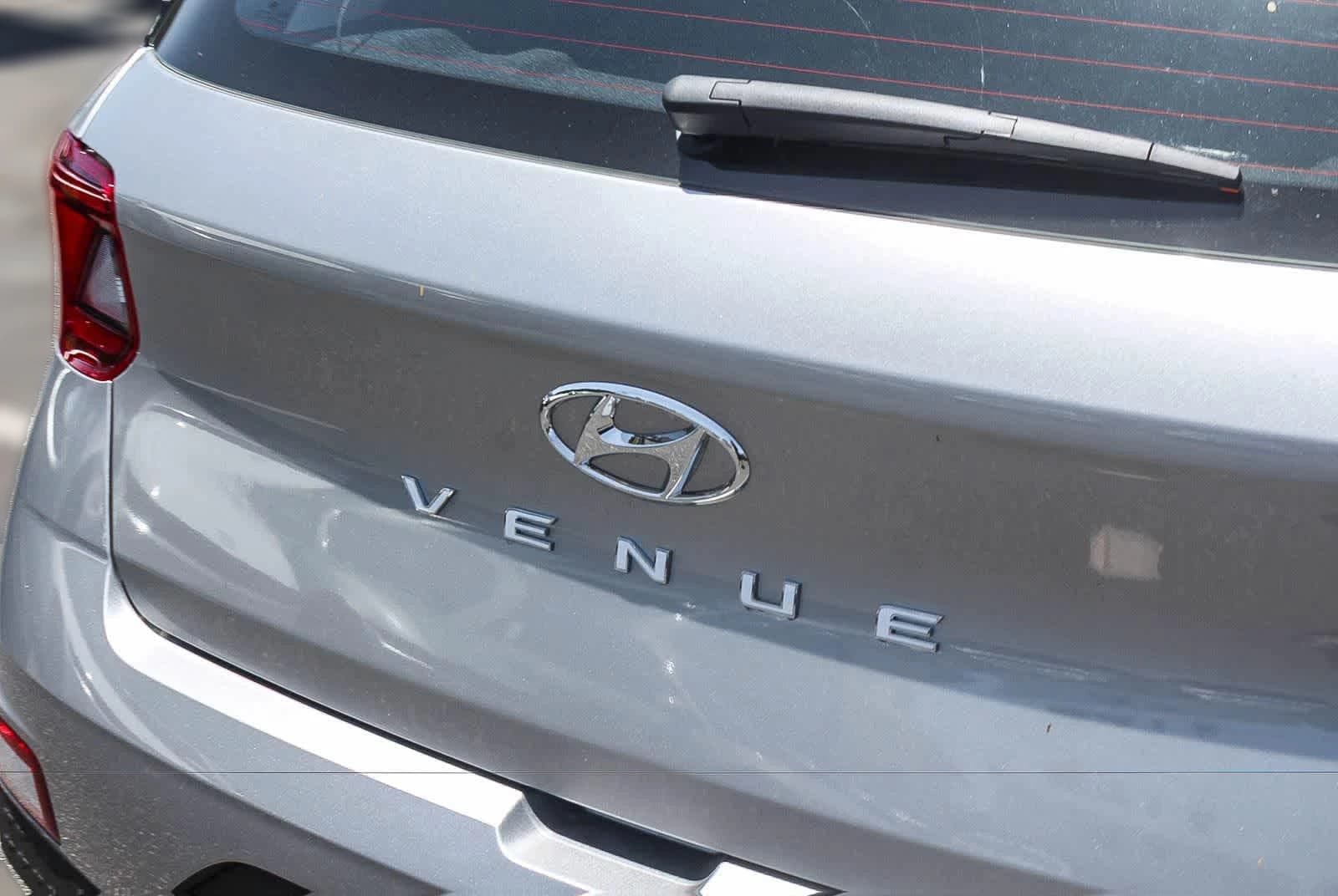 Hyundai Venue SE FWD 2026 — side view