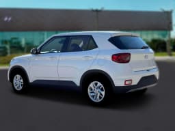 Hyundai Venue SE FWD 2026 — side view