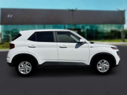 Hyundai Venue SE FWD 2026 — side view