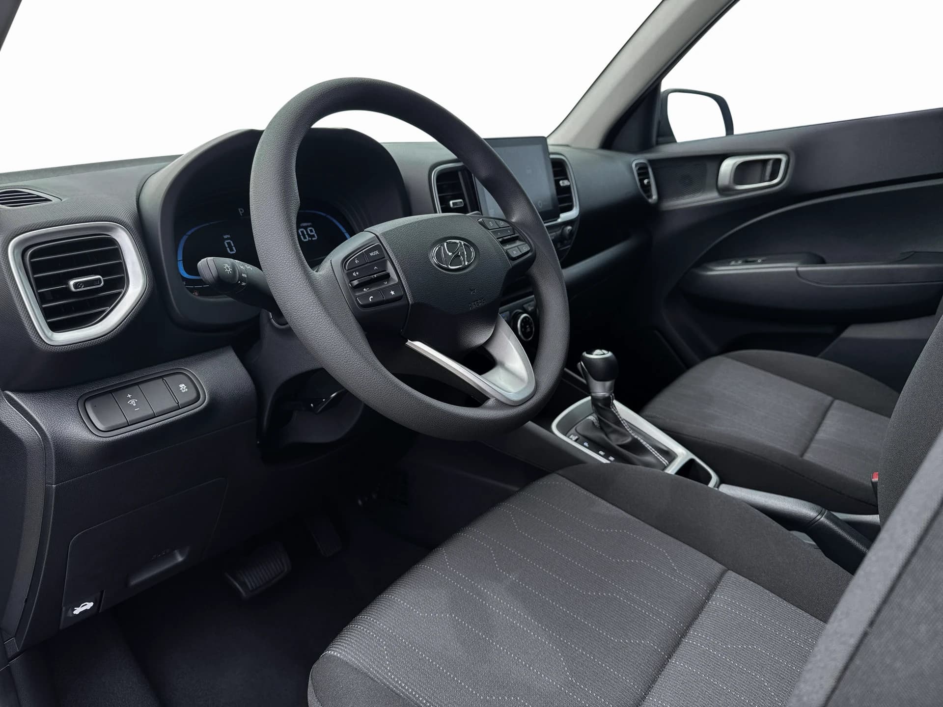 Hyundai Venue SE FWD 2026 — side view