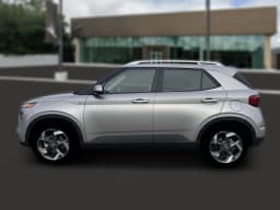 Hyundai Venue SEL FWD 2026 — side view
