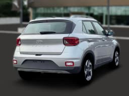 Hyundai Venue SEL FWD 2026 — side view