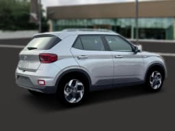 Hyundai Venue SEL FWD 2026 — side view