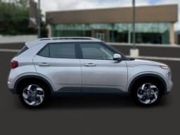 Hyundai Venue SEL FWD 2026 — side view