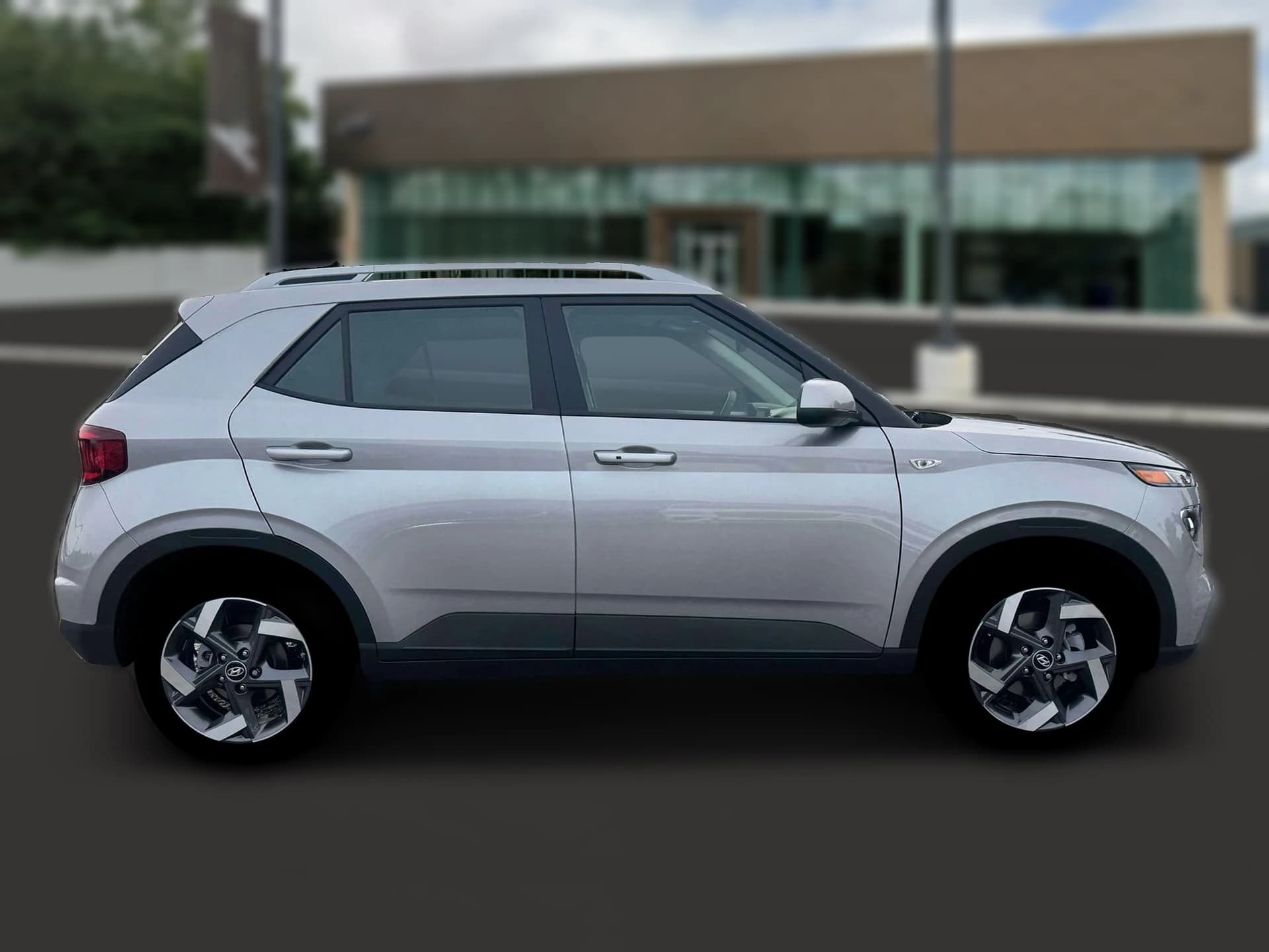 Hyundai Venue SEL FWD 2026 — side view
