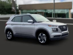 Hyundai Venue SEL FWD 2026 — side view