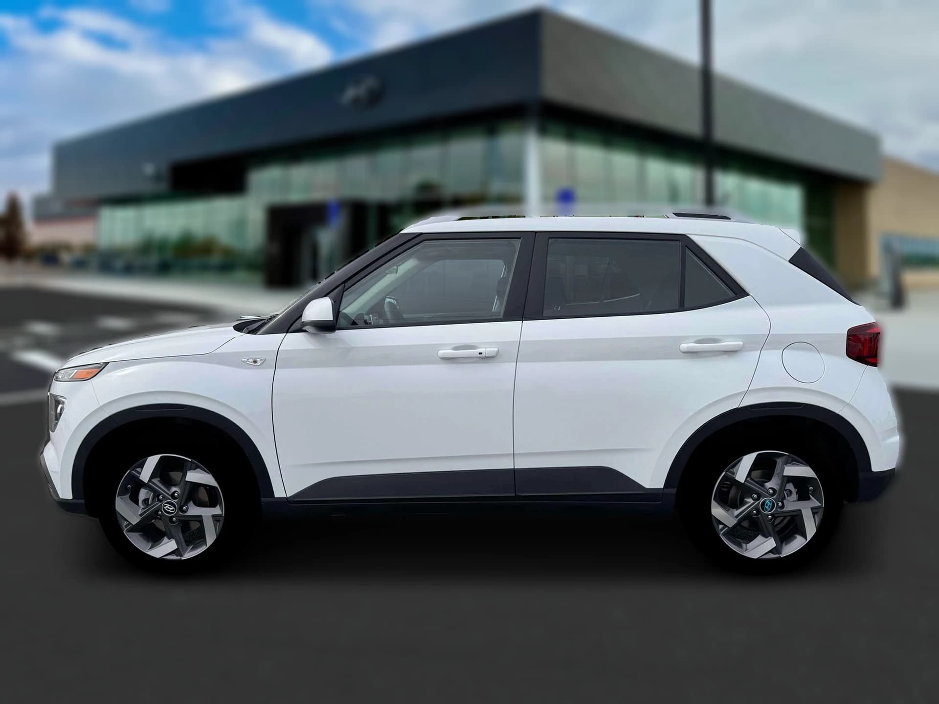 Hyundai Venue SEL FWD 2026 — side view