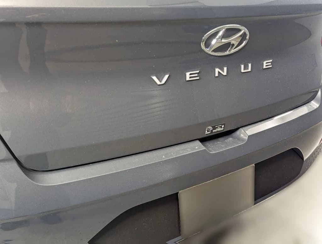 Hyundai Venue SEL FWD w/Two-Tone Roof 2026 — side view
