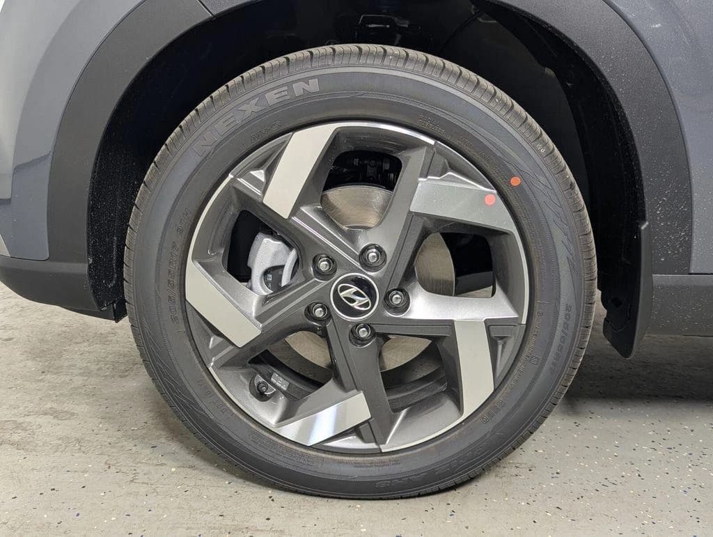 Hyundai Venue SEL FWD w/Two-Tone Roof 2026 — side view