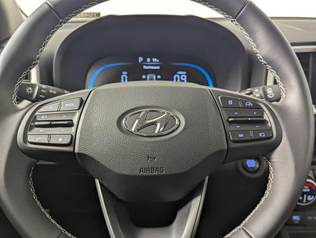 Hyundai Venue SEL FWD w/Two-Tone Roof 2026 — side view