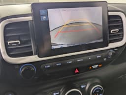 Hyundai Venue SEL FWD w/Two-Tone Roof 2026 — side view