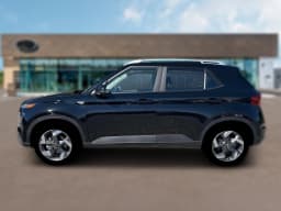 Hyundai Venue SEL FWD 2026 — side view