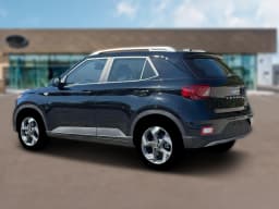 Hyundai Venue SEL FWD 2026 — side view