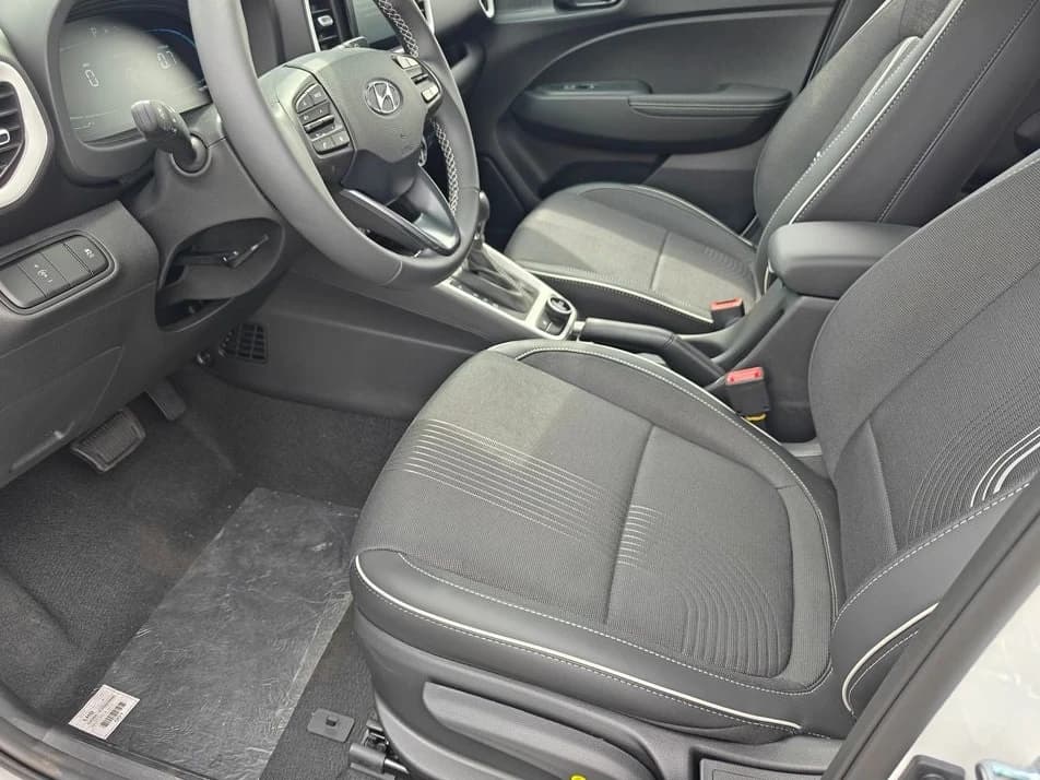 Hyundai Venue SEL FWD 2026 — side view