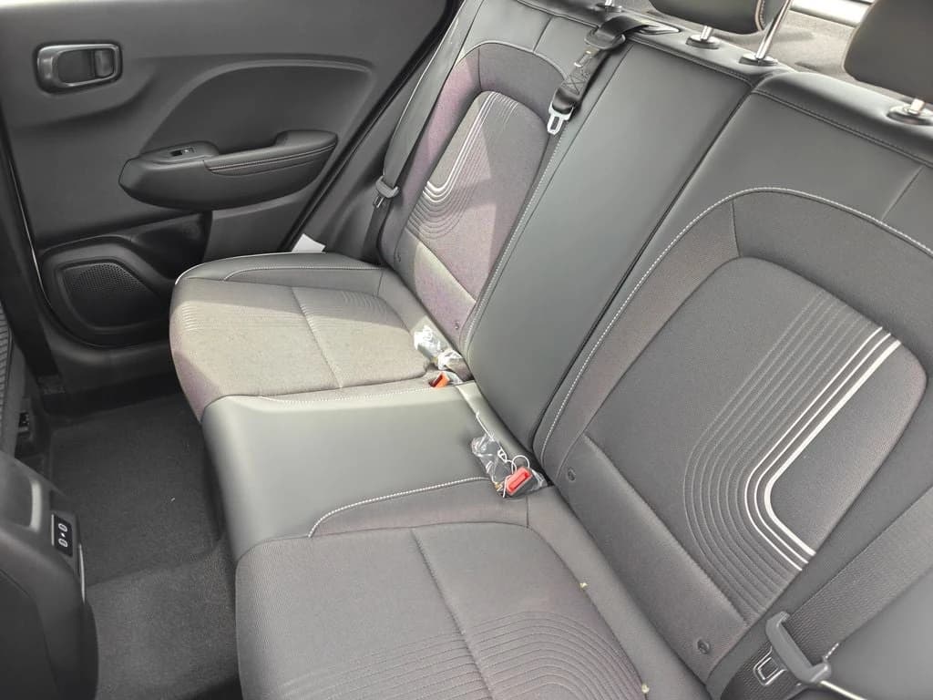Hyundai Venue SEL FWD 2026 — side view