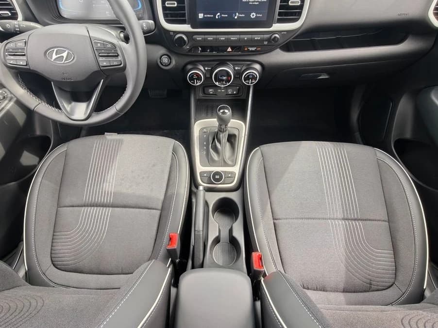 Hyundai Venue SEL FWD 2026 — side view