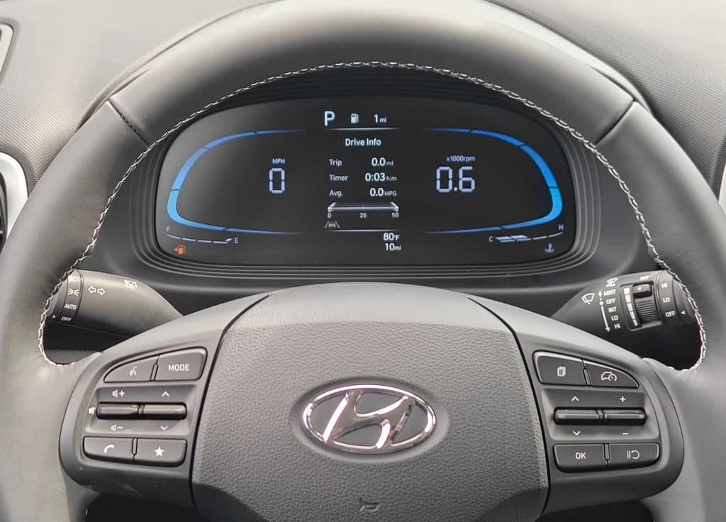 Hyundai Venue SEL FWD 2026 — side view