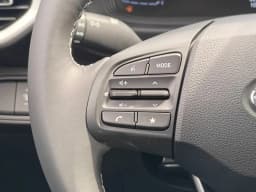 Hyundai Venue SEL FWD 2026 — side view