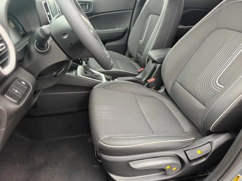 Hyundai Venue SEL FWD 2026 — side view