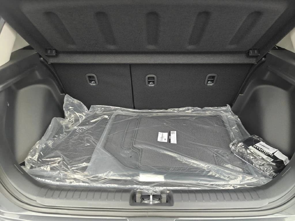 Hyundai Venue SEL FWD 2026 — side view