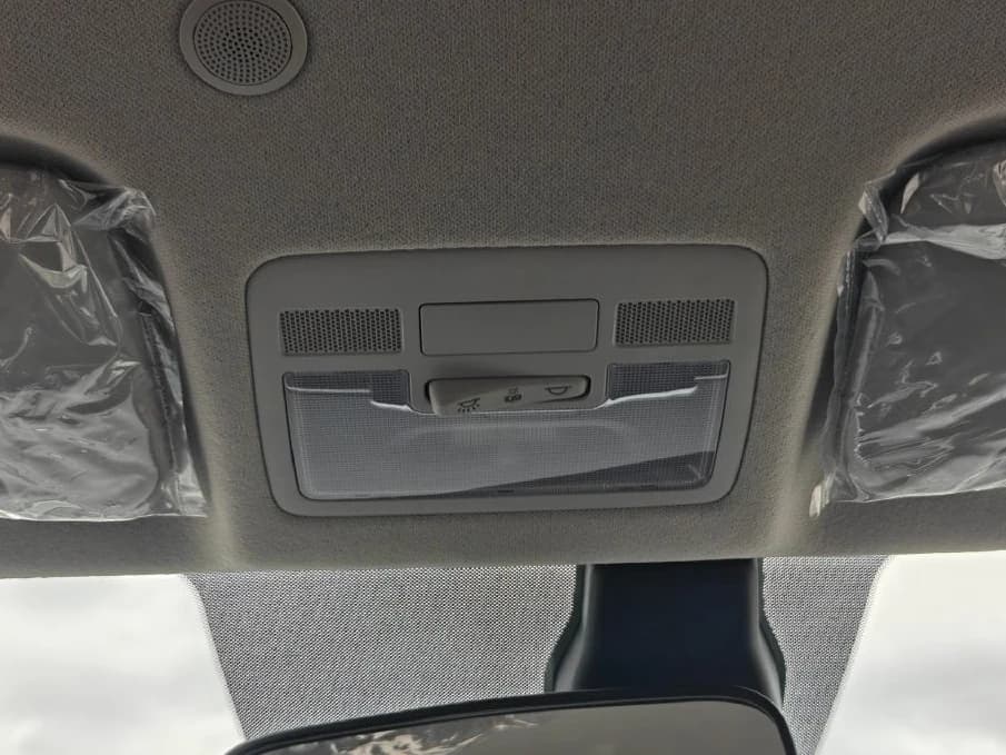 Hyundai Venue SEL FWD 2026 — side view