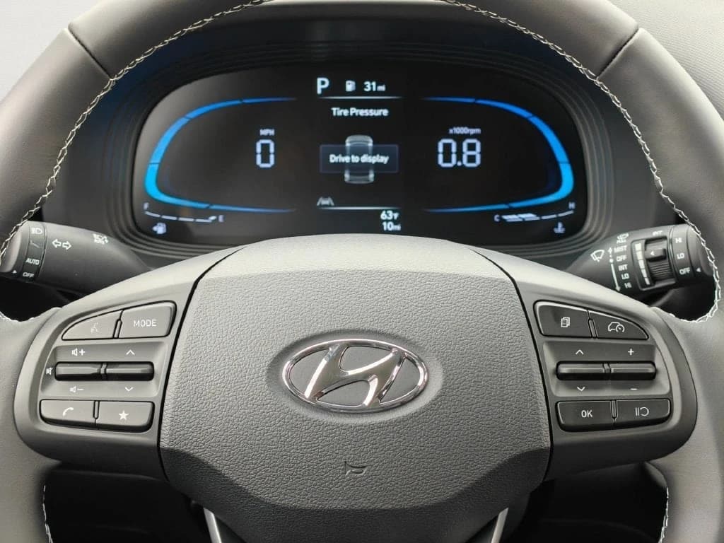 Hyundai Venue SEL FWD 2026 — side view