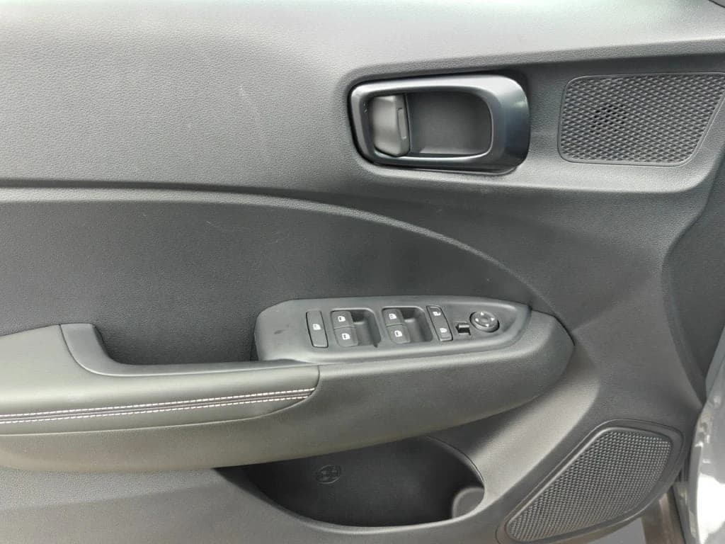 Hyundai Venue SEL FWD 2026 — side view