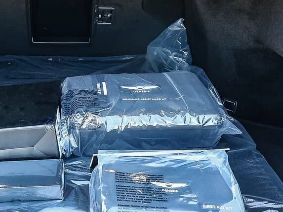 Genesis G90 3.5T e-SC AWD 2026 — side view