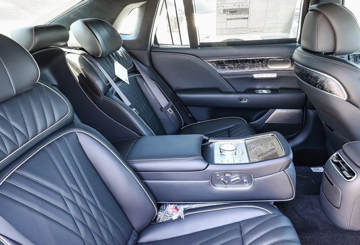 Genesis G90 3.5T e-SC AWD 2026 — side view