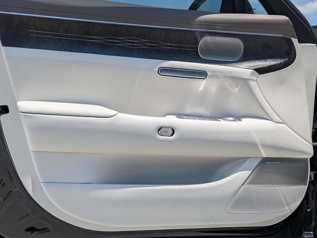 Genesis G90 3.5T e-SC AWD 2026 — side view