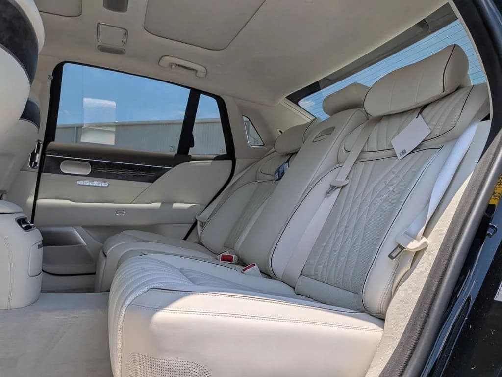 Genesis G90 3.5T e-SC AWD 2026 — side view