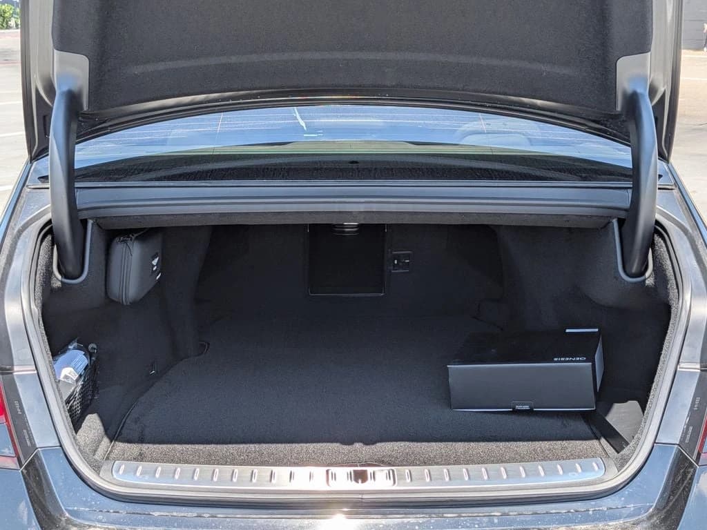 Genesis G90 3.5T e-SC AWD 2026 — side view
