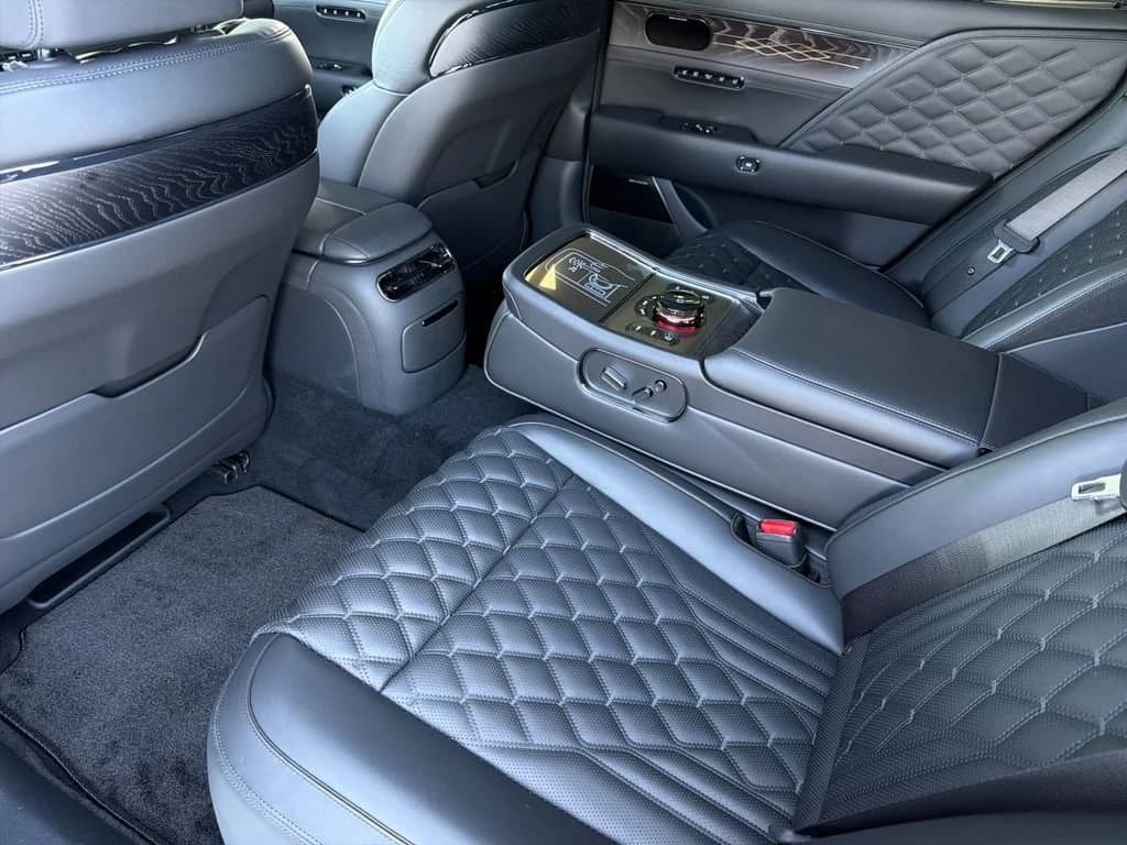 Genesis G90 3.5T e-SC Prestige Black AWD 2026 — side view