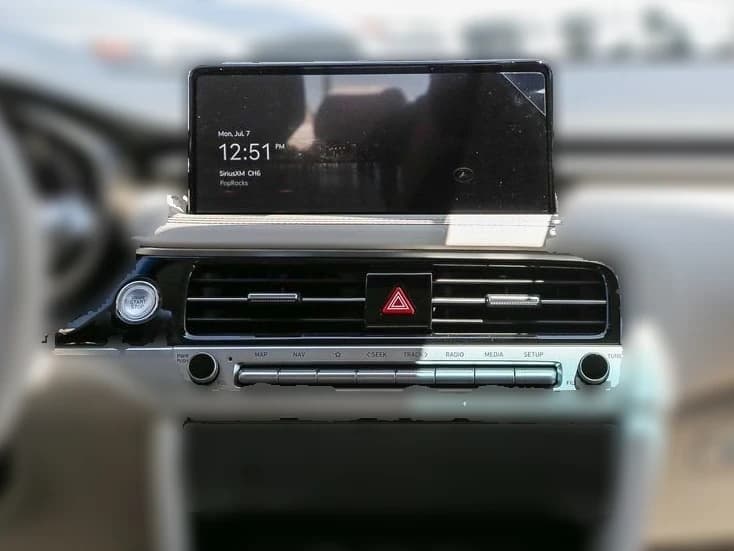Genesis G70 2.5T Prestige AWD 2026 — side view