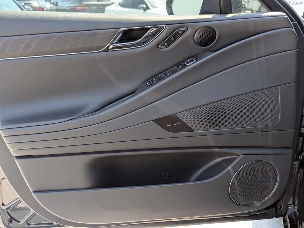 Genesis G80 3.5T Prestige Black AWD 2026 — side view