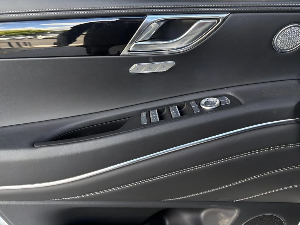 Genesis GV80 2.5T 2.5T AWD 2026 — side view
