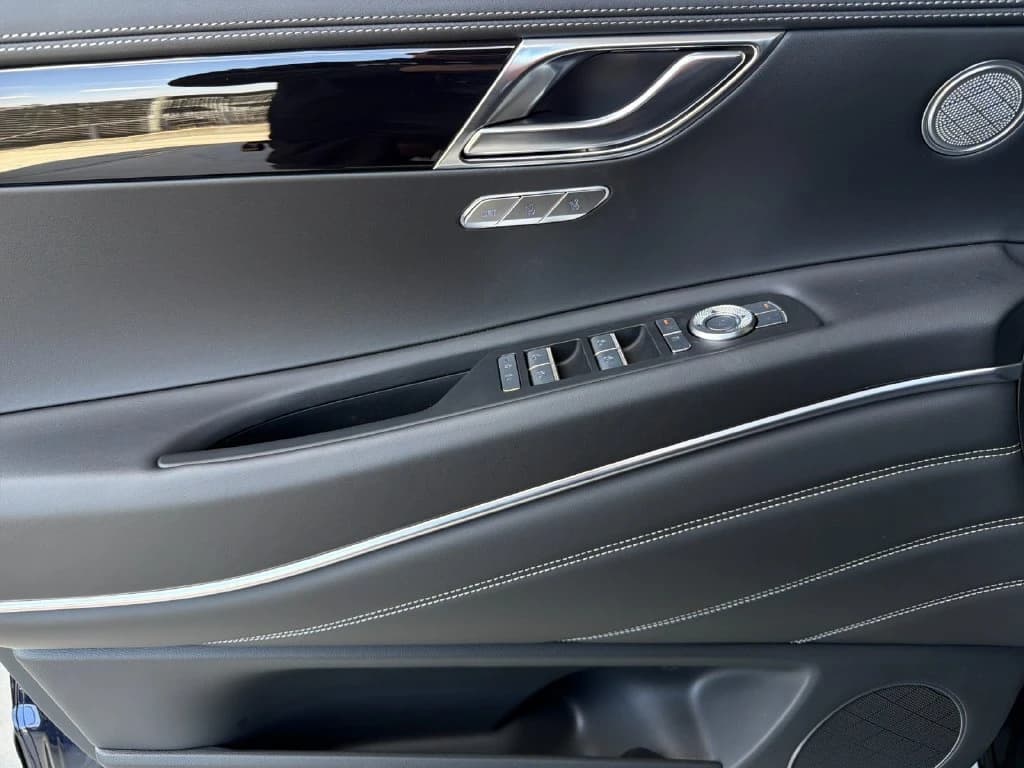 Genesis GV80 2.5T AWD 2026 — side view