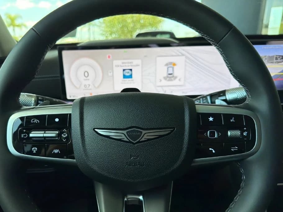 Genesis GV80 2.5T AWD 2026 — side view