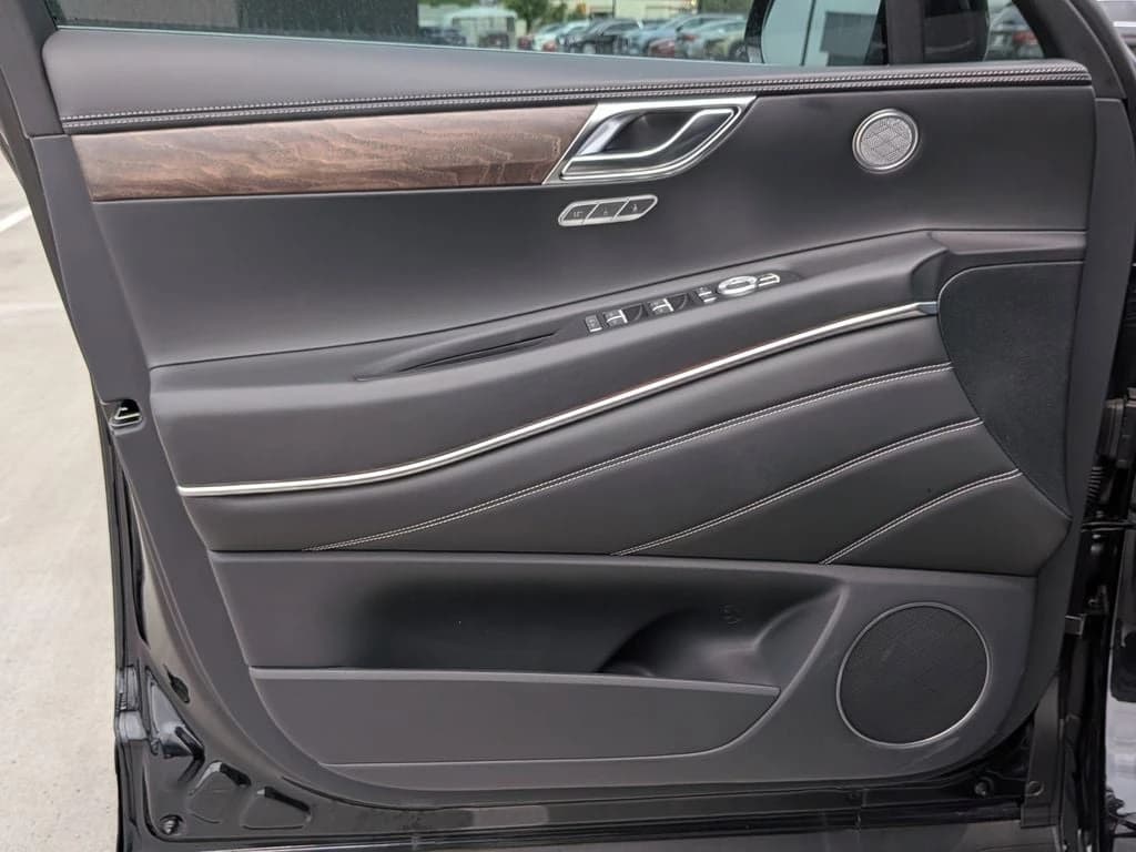 Genesis GV80 2.5T Select AWD 2026 — side view